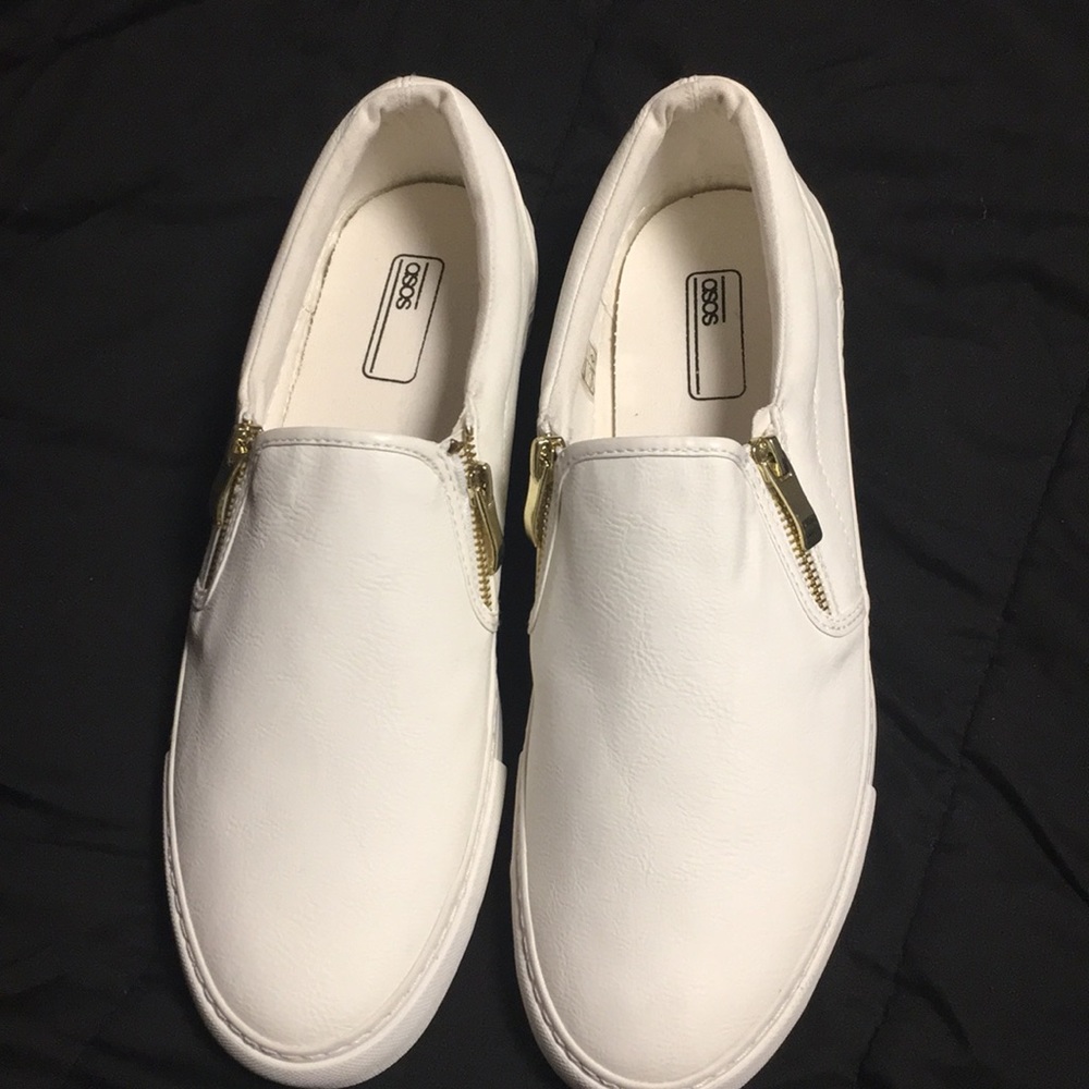 ASOS Slip On Plimsolls in White With Zips